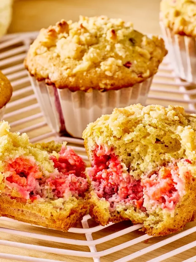 EWL-raspberry-lemon-crumb-muffins-beauty-305_preview_maxWidth_4000_maxHeight_4000_ppi_300_quality_100-8a8879f261334c7a9fa7fc822a3d0689