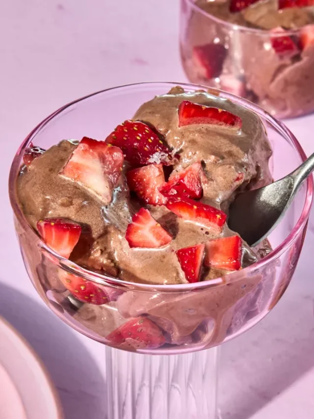 chocolate-strawberry-nice-cream-beauty-174-503495f73afb493fa45429b60ddd8bce